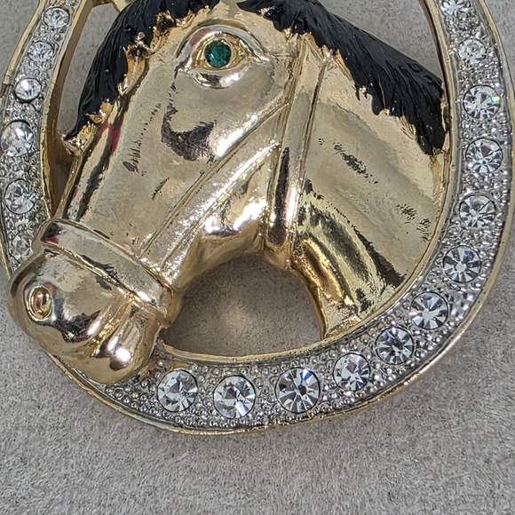 Vintage 80s Equestrian Horse with Horseshoe Brooch Pin - Picture 6 of 8